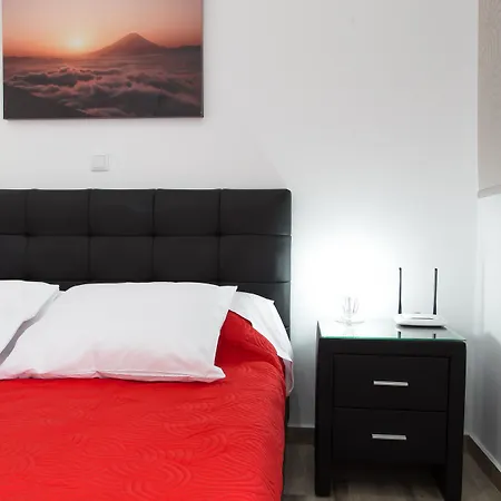 Oasis 3* Fira (Santorini)