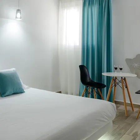 Oasis Fira (Santorini)