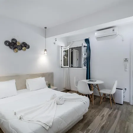 Oasis Hotel Fira (Santorini)