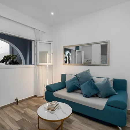 Oasis Hotel Fira (Santorini)