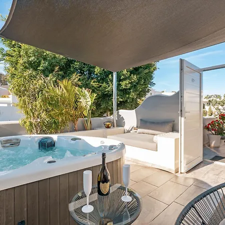 Oasis Fira (Santorini)