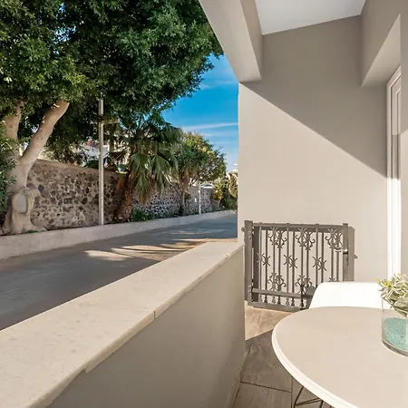 Oasis Hotel Fira (Santorini)
