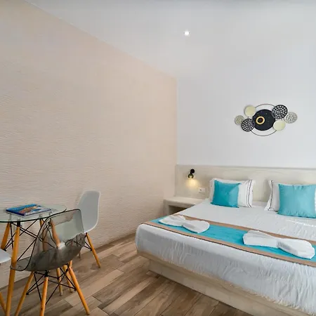 Oasis 3* Fira (Santorini)