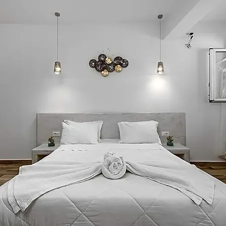 Oasis Hotel Fira (Santorini)