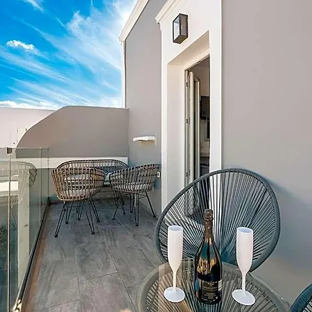Oasis Fira (Santorini)