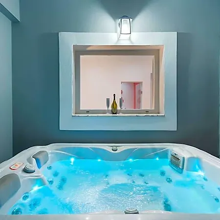 Oasis Fira (Santorini)