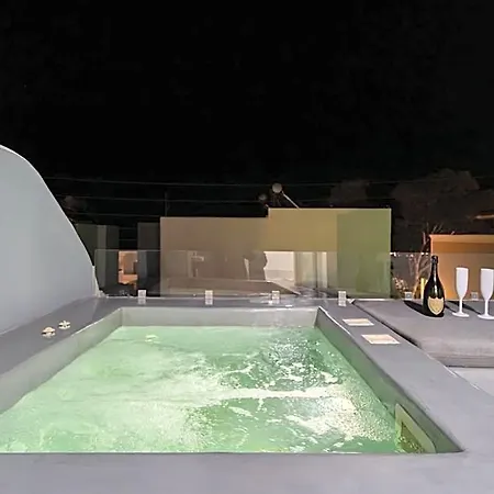 Oasis Fira (Santorini)
