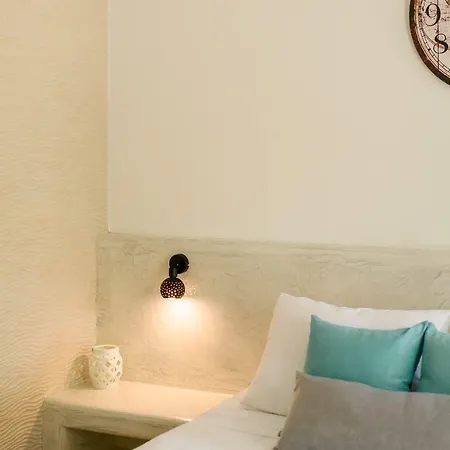 Oasis Hotel Fira (Santorini)