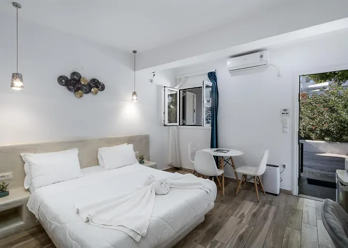 Oasis Hotel Fira (Santorini)