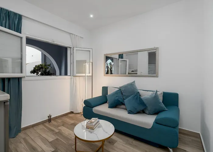 Oasis Hotel Fira (Santorini)