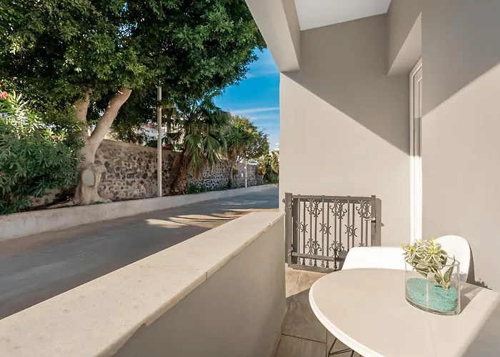 Oasis Hotel Fira (Santorini)