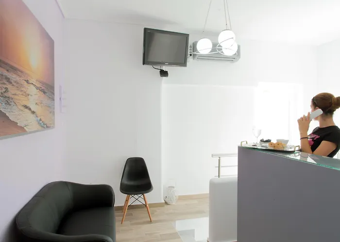 Oasis Hotel Fira (Santorini)