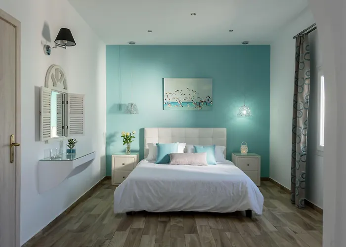 Oasis 3* Fira (Santorini)