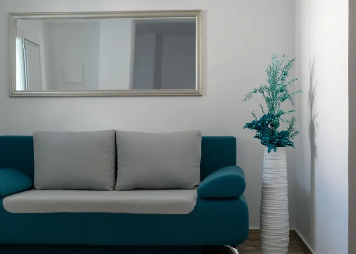 Oasis Hotel Fira (Santorini)