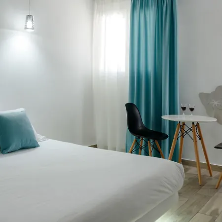 Oasis 3* Fira (Santorini)