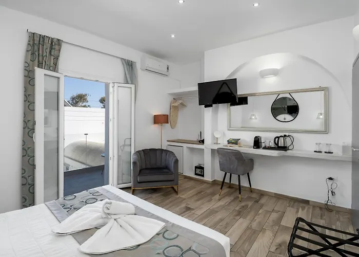 Oasis Hotel Fira (Santorini)