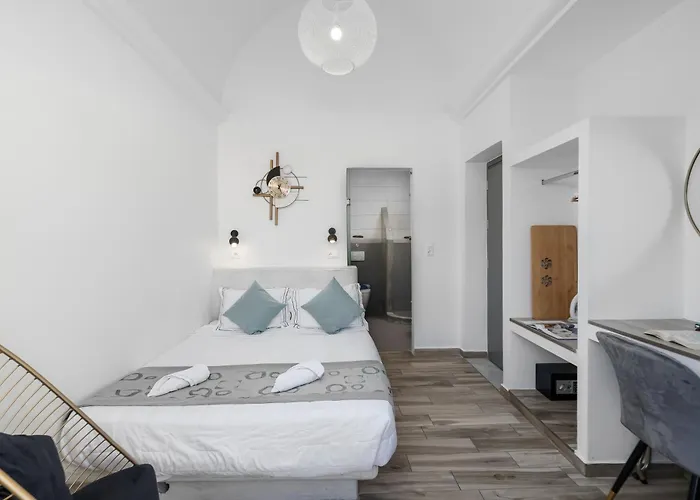 Oasis Fira (Santorini)