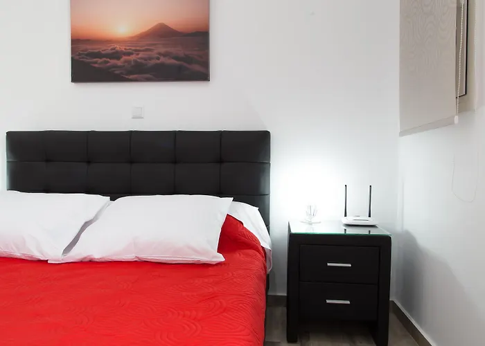 Oasis 3* Fira (Santorini)